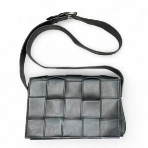 Sondra Roberts Black woven crossbody purse man made leather neutral casual